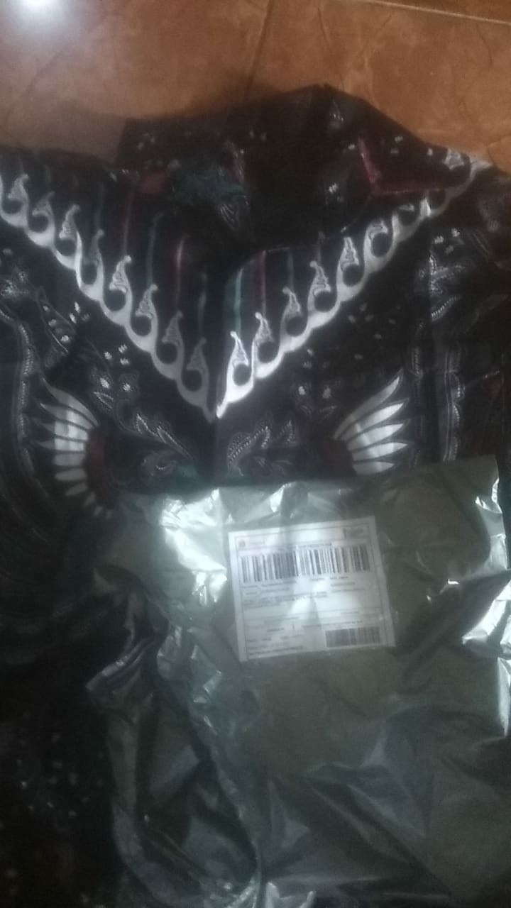 Kemeja Batik Pria Artis Adipati Dolken  M L Xl Terlaris