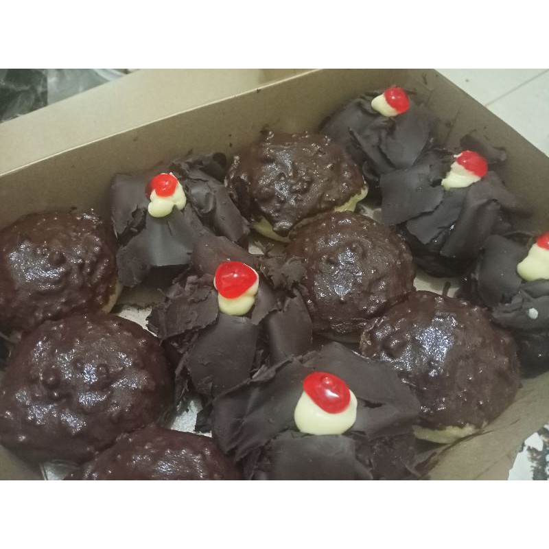 donat black forest&amp;choco crunchy