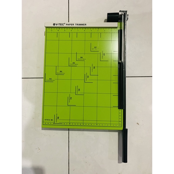 

Paper Cutter B4 (15x12) Berbagai Merk