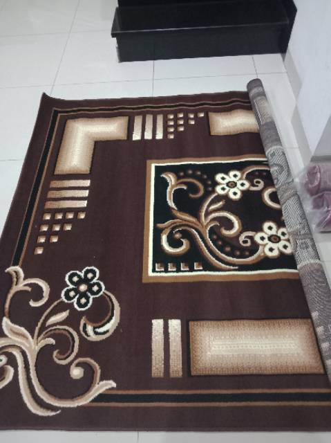 Karpet Permadani Motif Ukuran 160x210 cm Kualitas Premium Bahan Lembut dan Halus