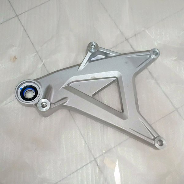 arem arm dudukan knalpot vario 125 150 new 2018 K59j original