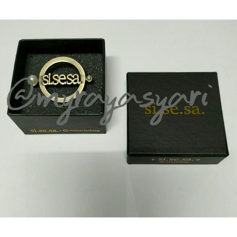 Brooch sisesa simple/cap/topi sisesa