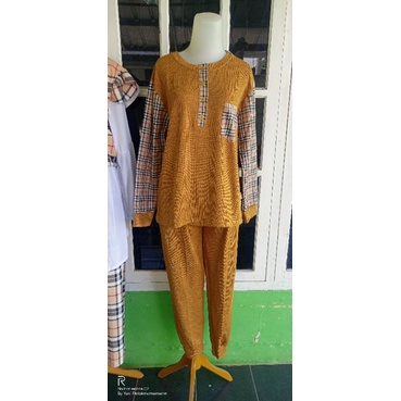 setcel rajut Burberry