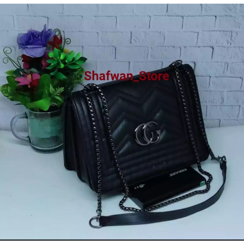 Tas Slempang GC Bordir Tali Rantai ulir blackchin//fashionkekinian//fashionwanita//#tas #taslokal #tasmurah #tasgrosirmurah #taswanita #tastanganpertama #tasfashion #taspaket #taspaketan #tascewek #tasselempang #slingbag #taswanitagaya