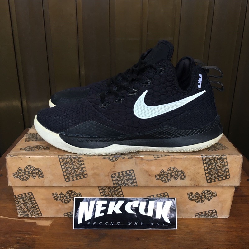NIKE LEBRON WITNESS 3
