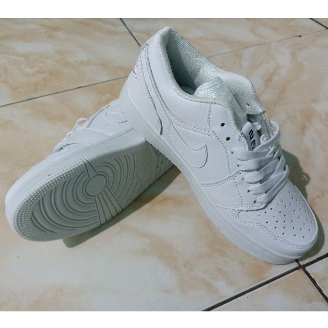 Sepatu Nike Air Jordan 1 Low Triple White Full Putih Import