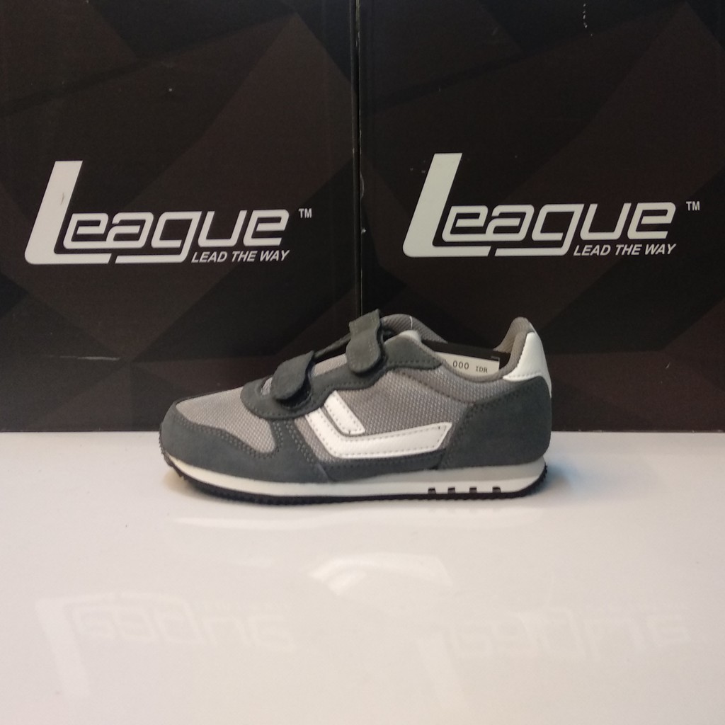 Sepatu Lifestyle merk League - STRV Jr 222