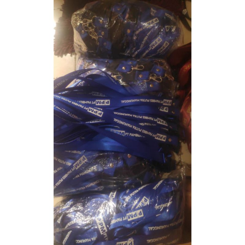 

satu set tali lanyard id card 2 cm sablon plus casing karet 1 kart minim 30