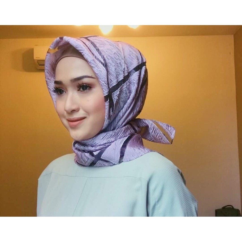 JILBAB SEGIEMPAT BAWAL SQUARE &quot;ABSTRAK LINE&quot; LINEN