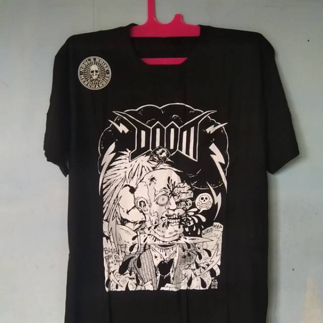 Kaos Band Punk Doom Baju Pria Model Keren