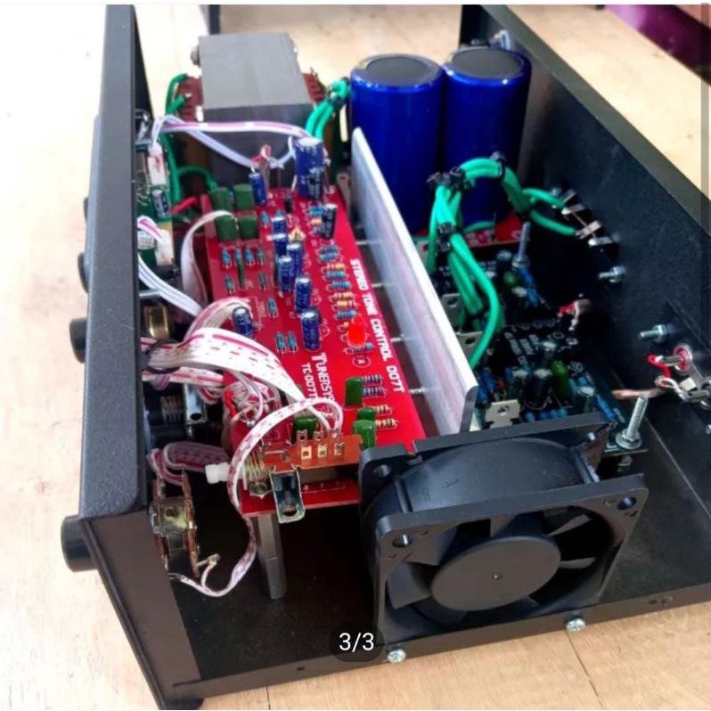 power amplifier 300w stereo 150w X 2 sudah di lengkapi bluetooth.