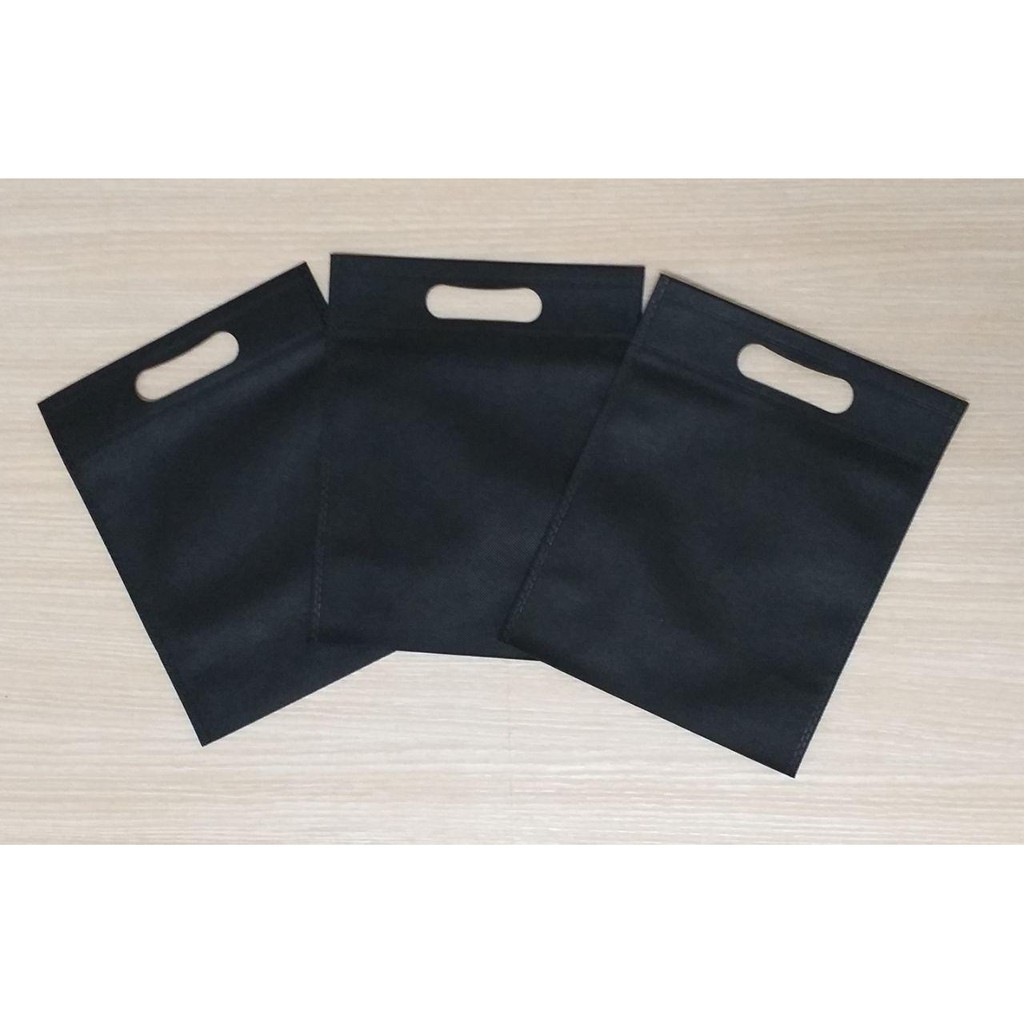 

GOODIE BAG / SPUNBOND OVAL MURAH (Per Kodi) / Tas Belanja MURAH / 20x25 ( Warna Hitam)