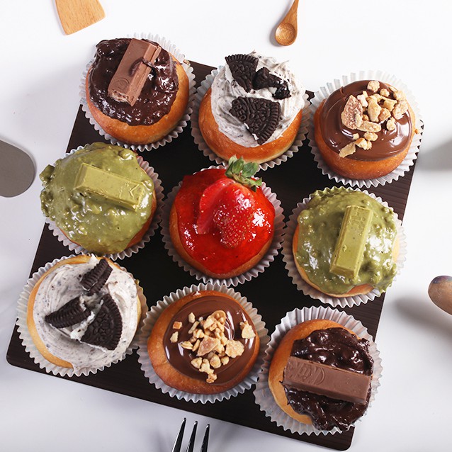 

Donat Ulang Tahun Oreo, Green Tea, Ovomaltine, Coklat, Nutella, dll