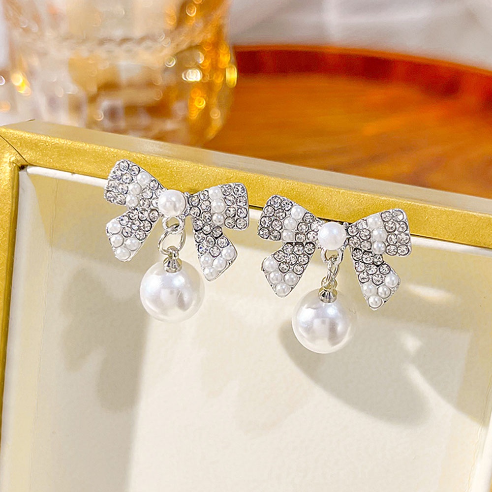 Anting Stud Desain Pita Aksen Kristal Mutiara Warna Emas Untuk Wanita