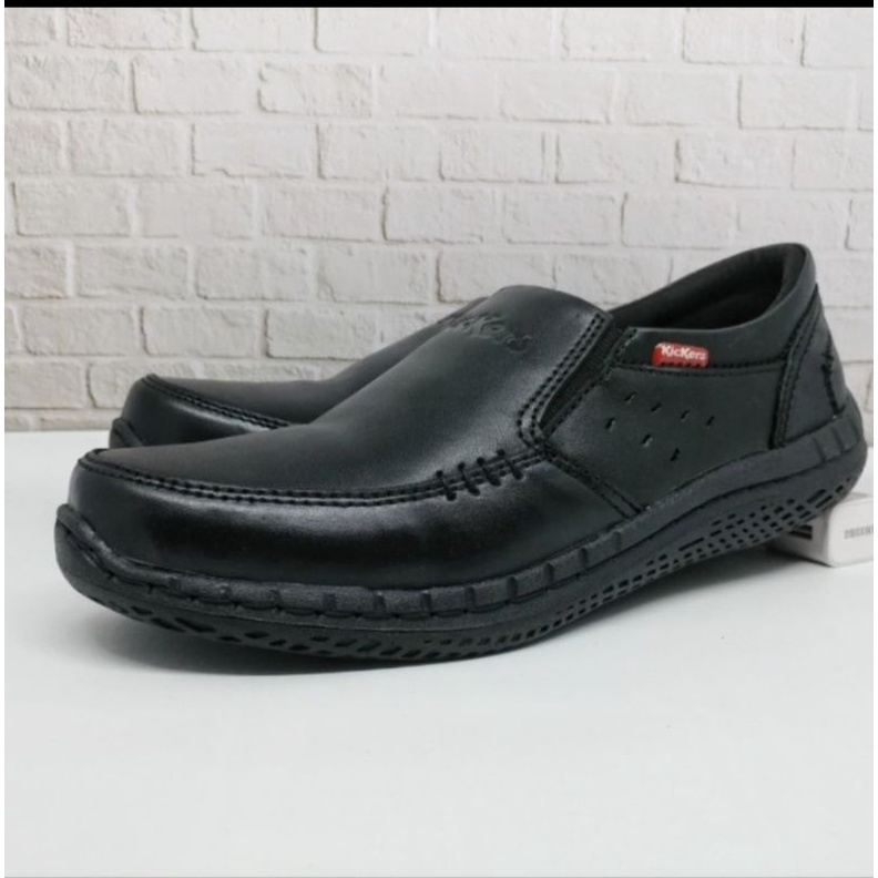 Kickers Sepatu Casual Kasual Pria Bahan Kulit Asli Hitam Polos Elegan Murah Kode