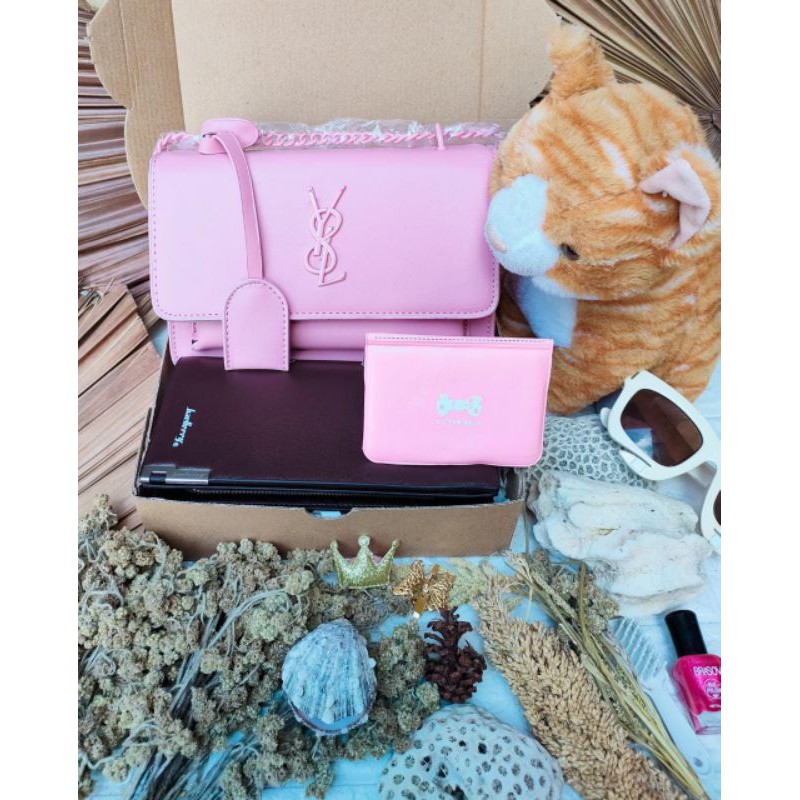 

HAMPERS TAS IMPORT MURAH /KADO /SESERAHAN