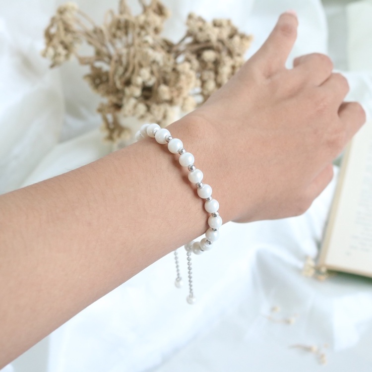 Gelang / Bracelet White Anyelir / Fashion / Korea Style / Simple / Cantik / Unik / Etnik / Natural / Gelang Sahabat Persahabatan / Wanita Vintage / Biru Muda / Batu Putih / Aksesoris Asesoris / Perhiasan Unik Cantik Anggun