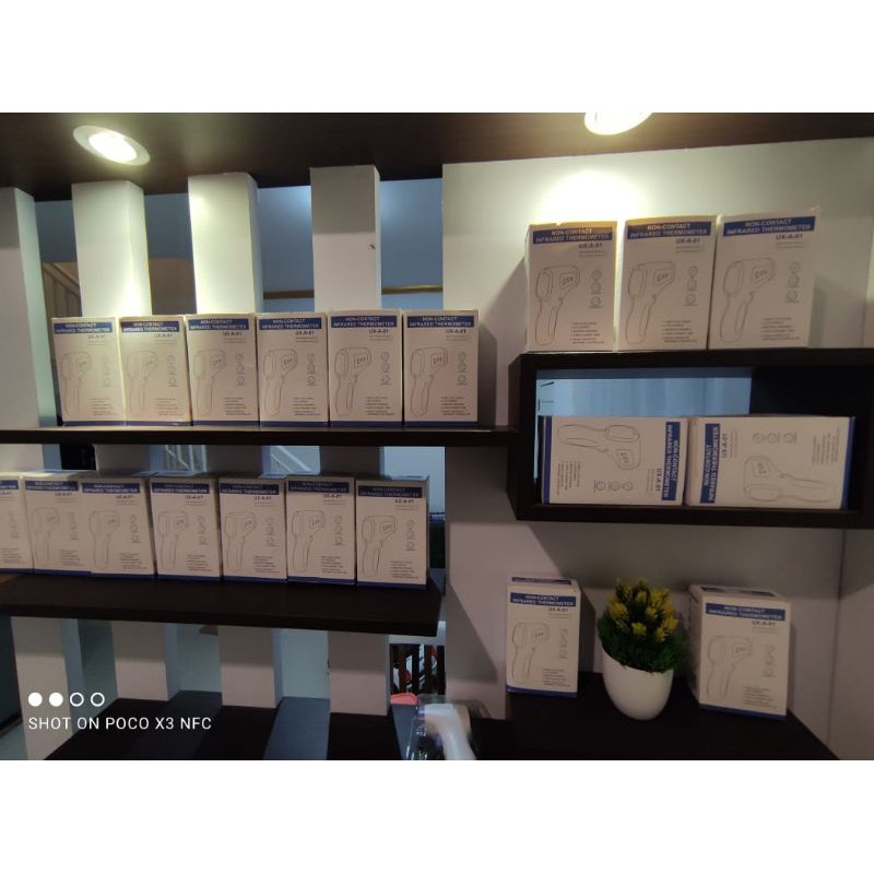 Thermogun infrared/ thermogun / pengukur suhu tubuh