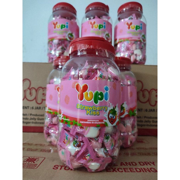 

YUPI Strawberry Kiss Toples 300 gram