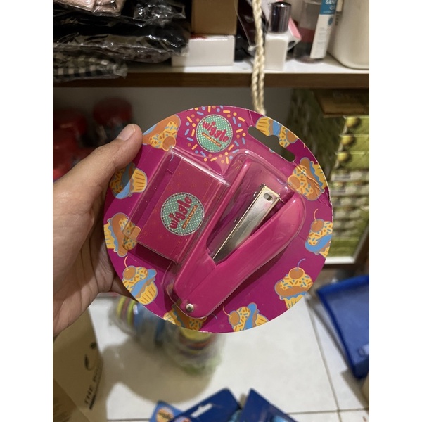 

Wiggle Cupcake Strapler & Refill Set