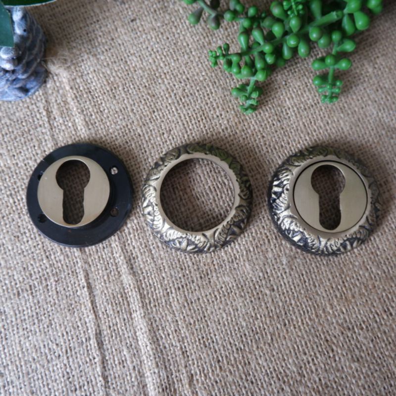 Tutup lubang kunci kuningan antik