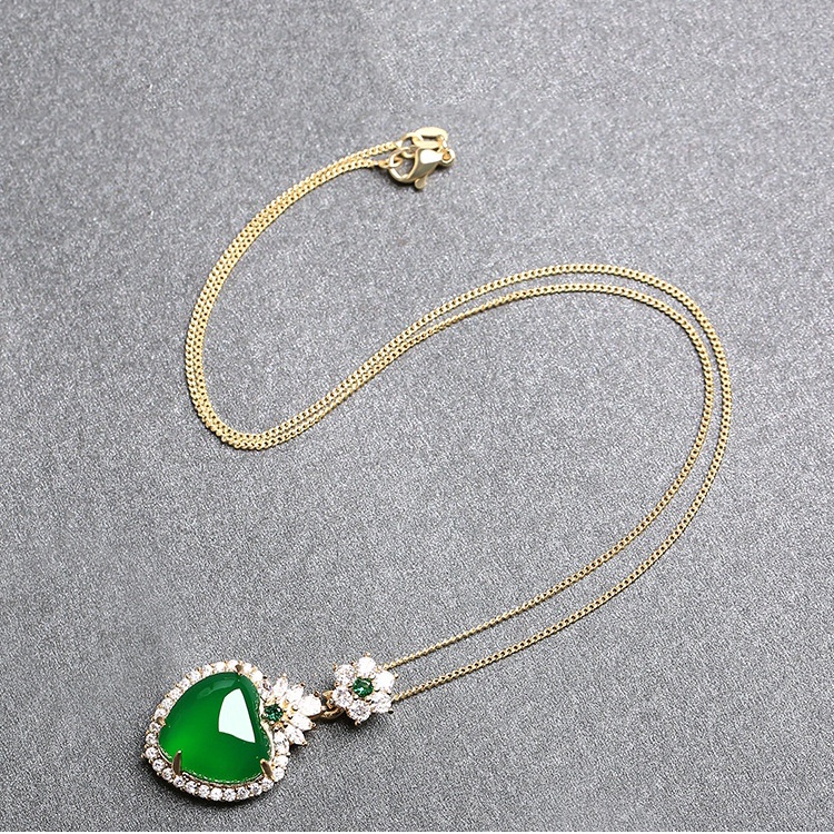 Goldkingdom Perhiasan Fashion Emas Asli Kadar 375 Bangkok Aksesoris Ready Stock Batu Akik Giok Kalsedon Alami Cinta Liontin Wanita Kaya Dengan Berlian