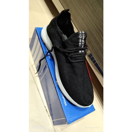 SEPATU SNEAKERS COWOK DR KEVIN