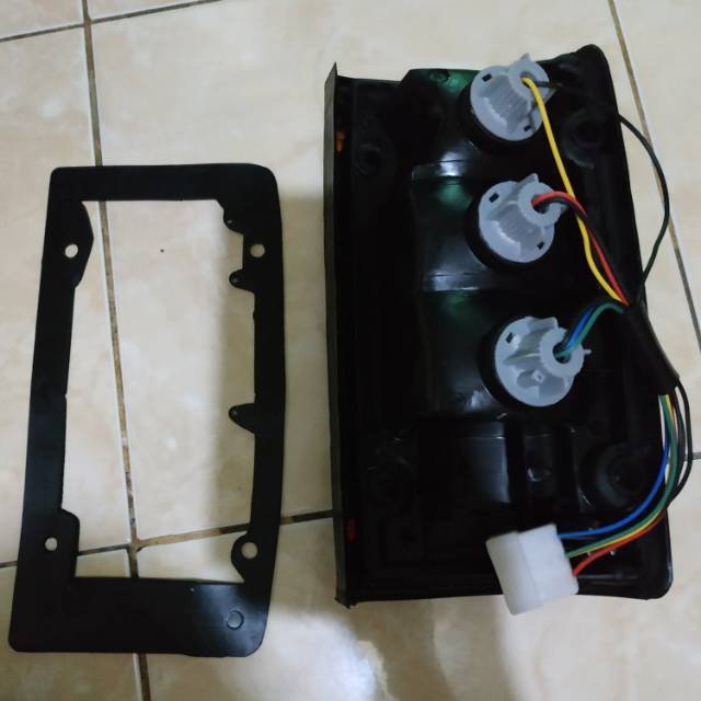 Lampu stop stoplamp kijang grand 1992 1996 kiri