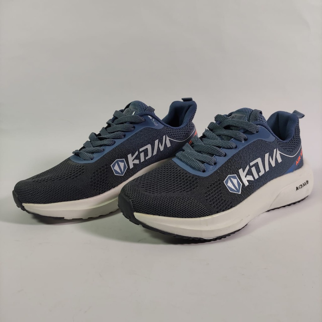 Sepatu sneakers wanita KDM