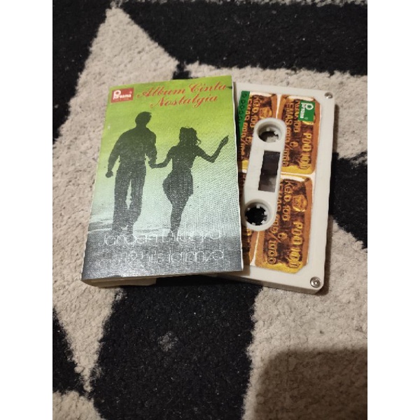 kaset pita album cinta nostalgia