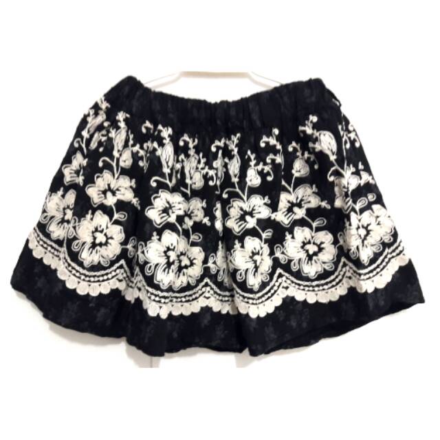 [SALE] NEW Import Flower Embroidery Black Mini Skirt Rok Hitam Motif Bordir Bunga Renda Fashion