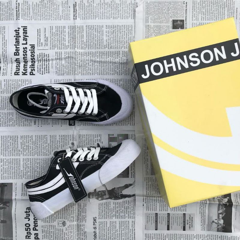 Sepatu jhonson galaxy pro black white - johnson original