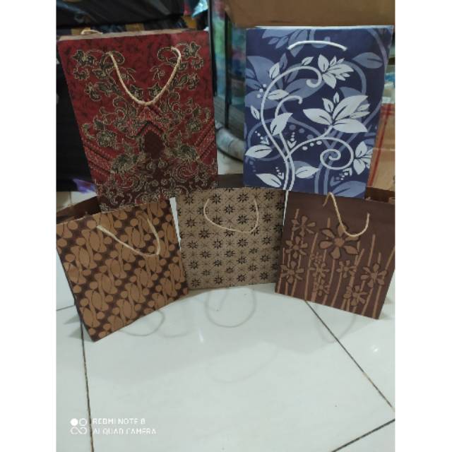 

Paper bag batik new terlaris dan termurah isi 12pcs