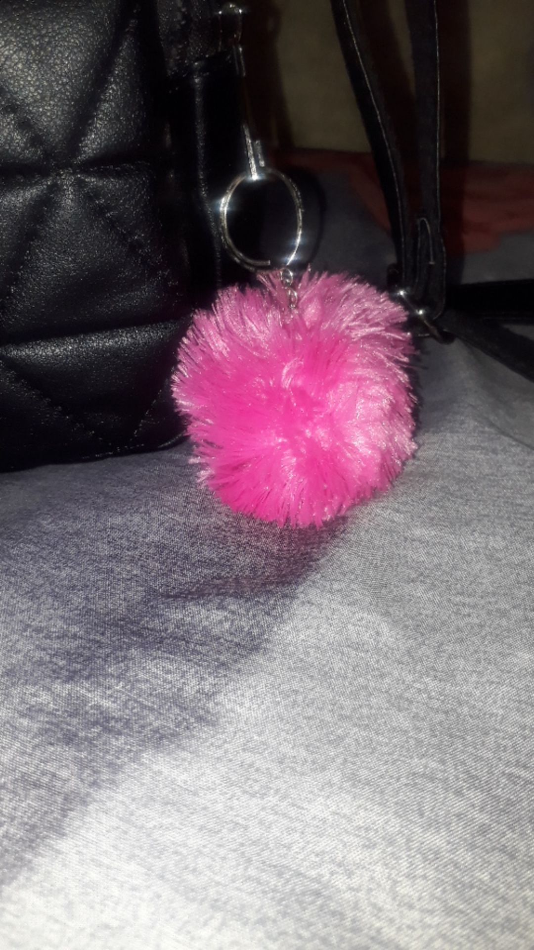 Gantungan Bulu Pom Pom