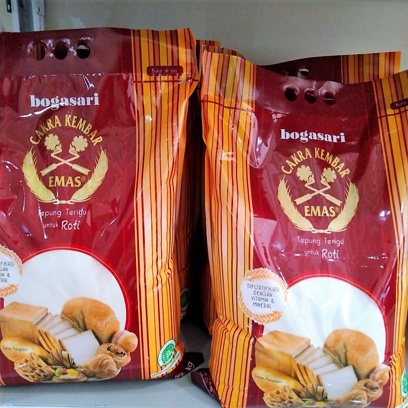 

Bogasari Cakra Kembar Emas Tepung Terigu untuk Roti 5 kg