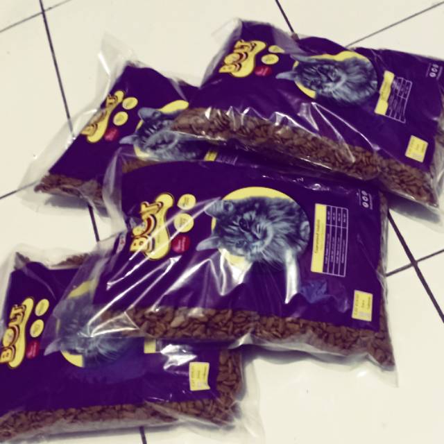 Pakan kucing BOLT