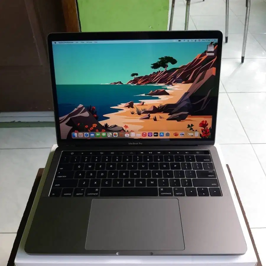 Laptop Macbook Pro Retina i5 RAm 8 SSD 256GB bekas second
