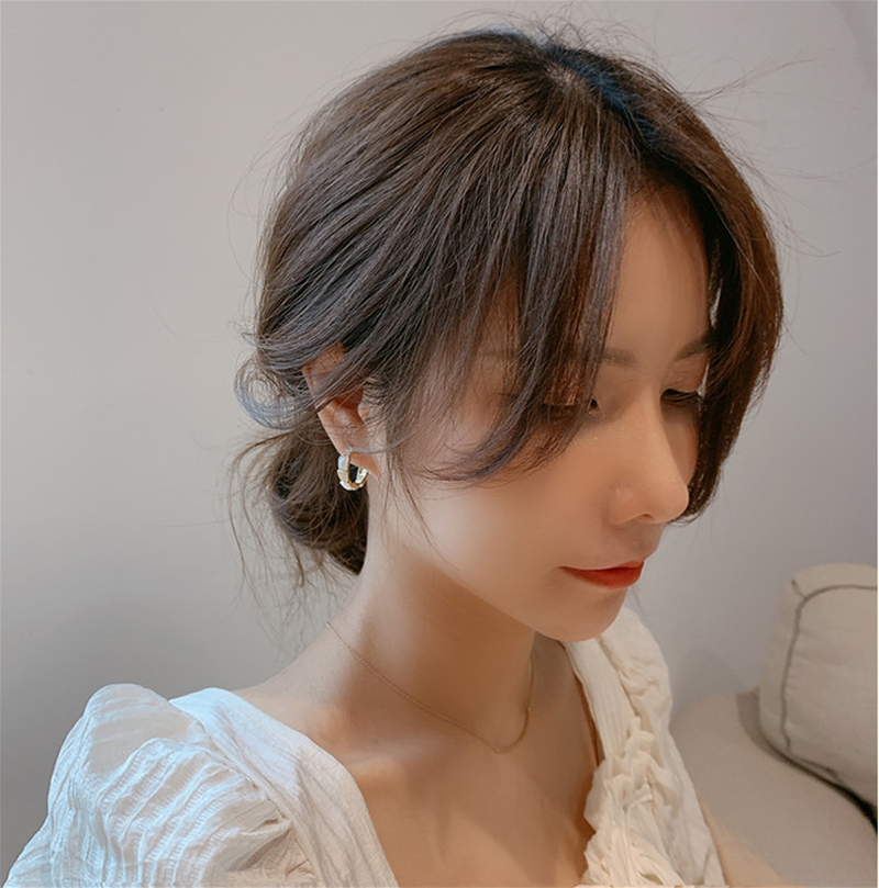 Anting Stud Bentuk C Aksen Batu Kristal Berlian Gaya Korea