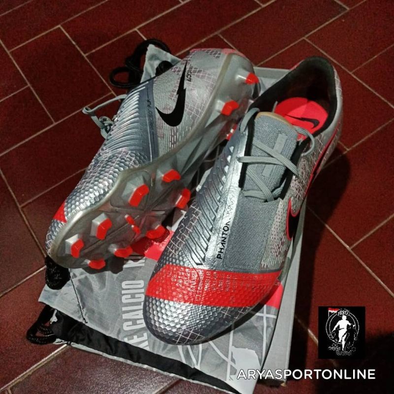 Nike phantom venom elite fg methalic grey