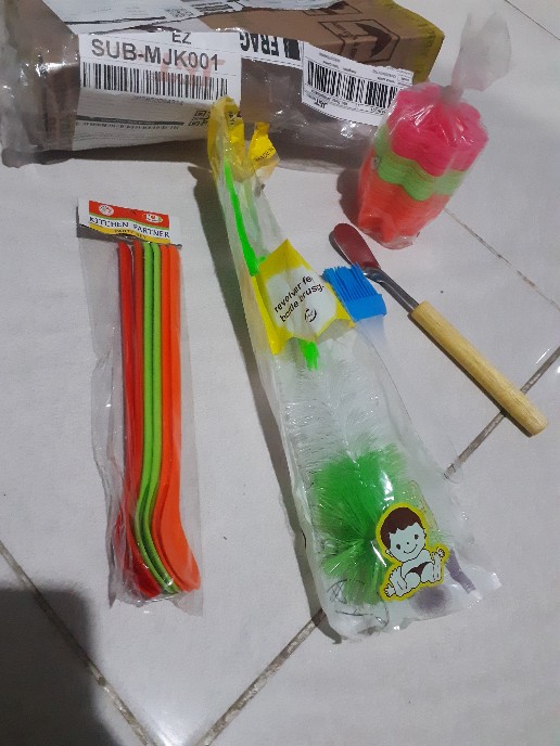 Sendok Teh Dan Es Buah Plastik Panjang