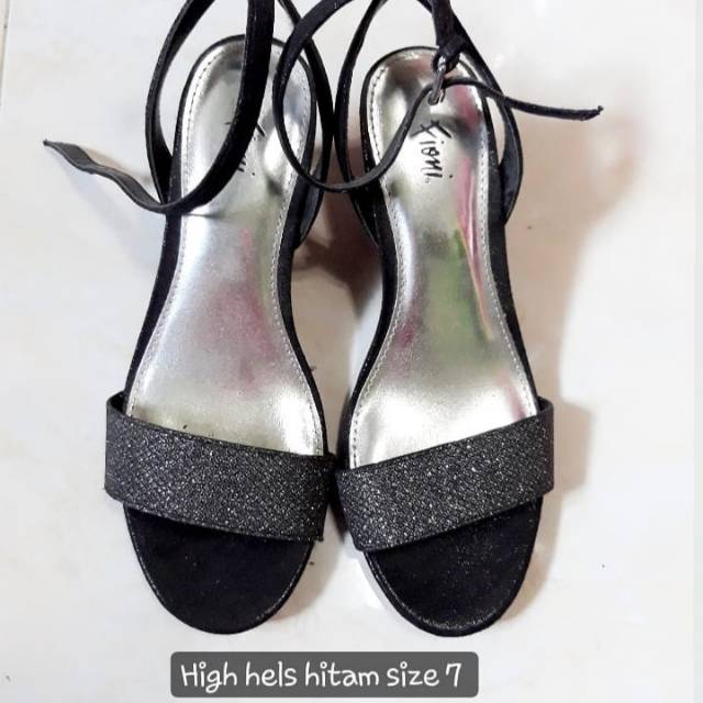 Sepatu high heels brand fioni