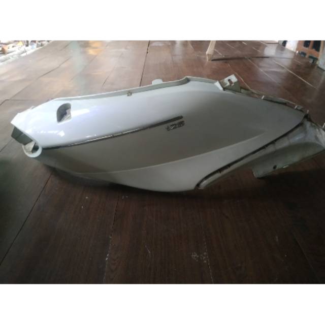 Cover Body Kanan Piaggio Fly 125 150