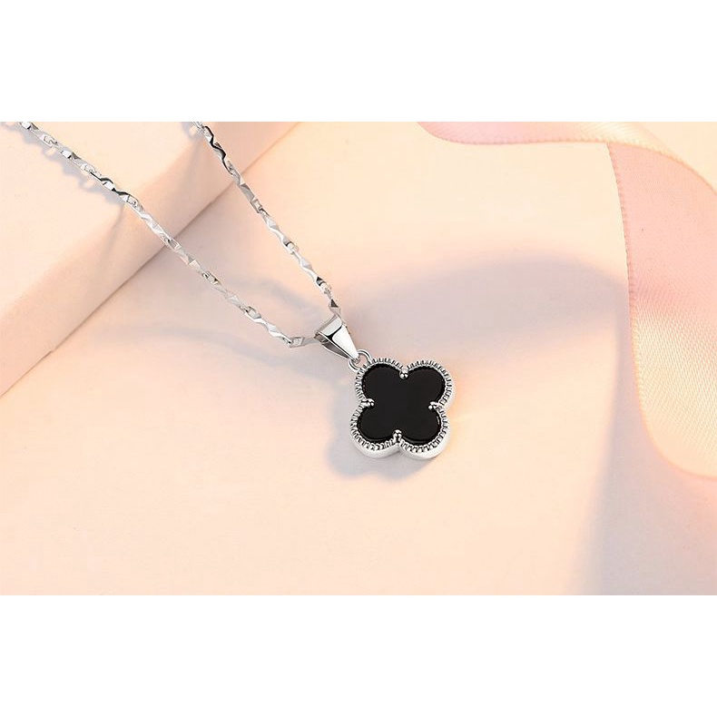 Kalung Rantai Pendek Dengan Liontin Clover Bahan Stainless Steel Untuk Wanita