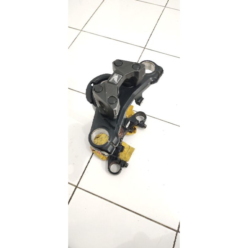 segitiga T shock skok new CB150R