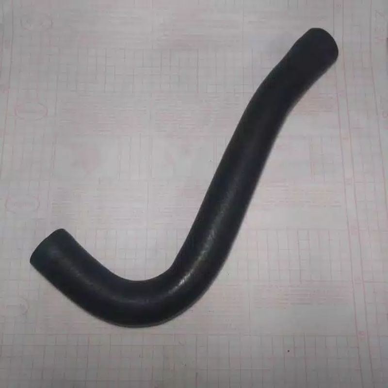 Selang radiator atas Nissan Terrano