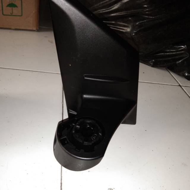 Kaki pangkon dudukan spion sigra calya kanan original