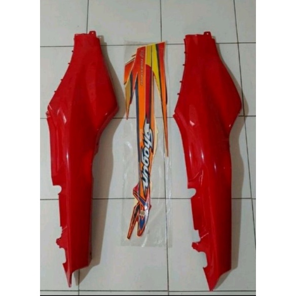 Cover body bodi belakang new shogun R 110 merah plus striping shogun R 110