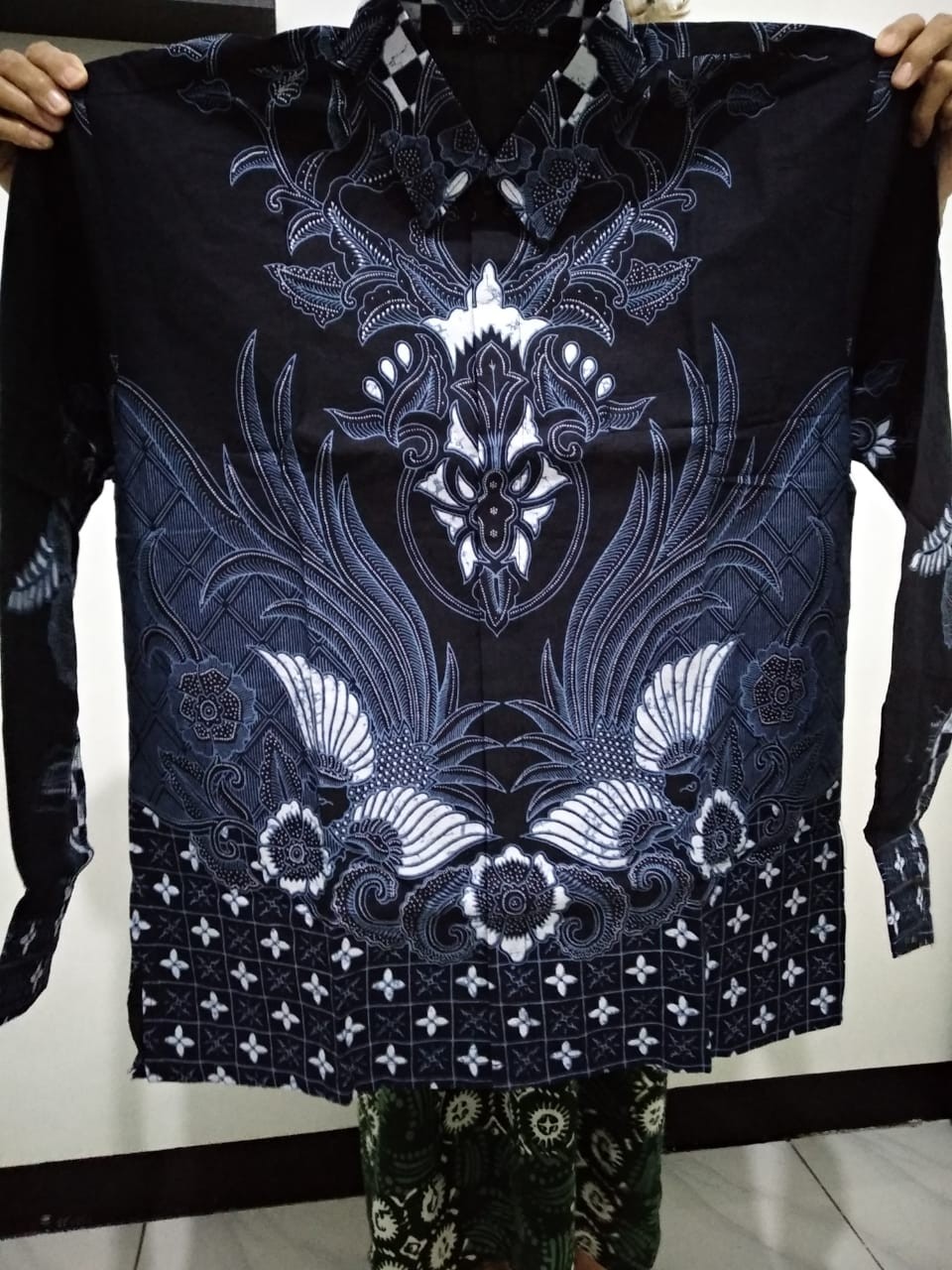 Kemeja Batik Pria Lengan Panjang Navy Lapis Furing Reguler Fit Katun Primisima Batik Solo