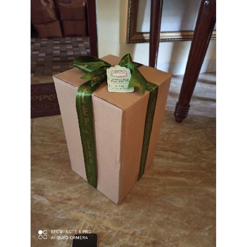 

hampers cake stand