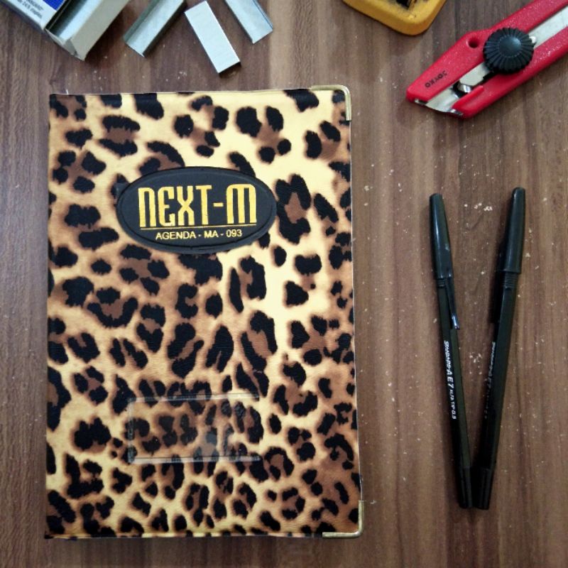 

Note Book Buku Tulis Buku Catatan Buku Murah Agenda NEXT-M 093 Emas